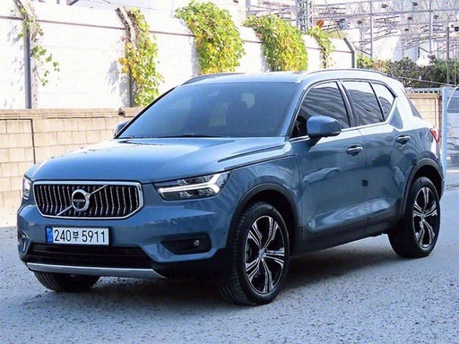 2022 VOLVO XC40