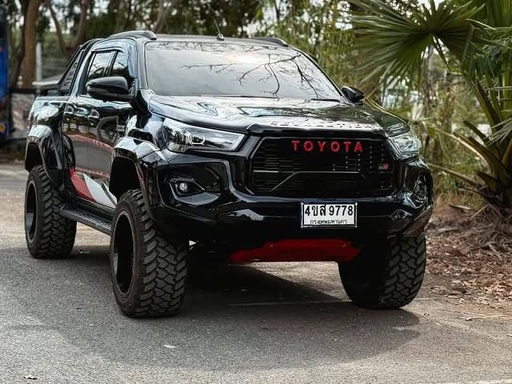 2019 TOYOTA Hilux