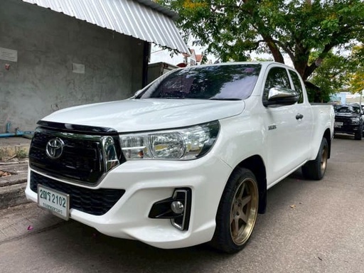 2019 TOYOTA Hilux
