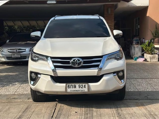 2017 TOYOTA Fortuner