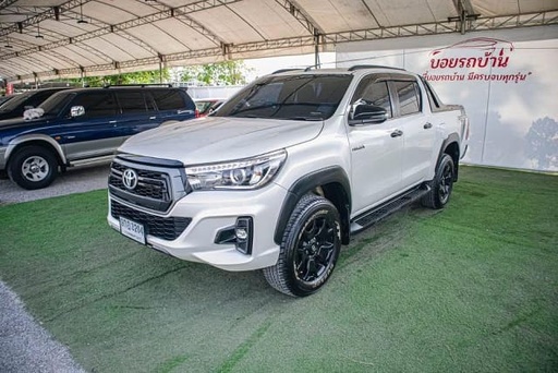 2019 TOYOTA Hilux