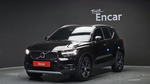 2021 VOLVO XC40