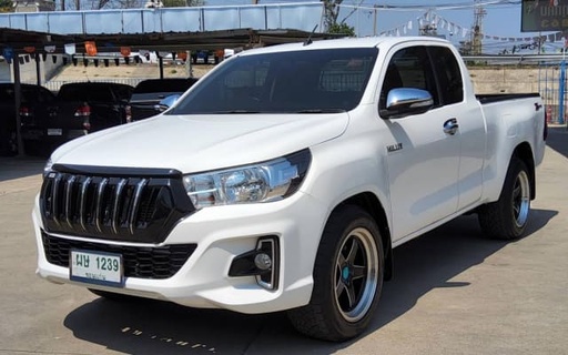 2019 TOYOTA Hilux