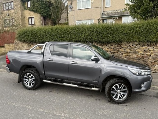 2016 TOYOTA Hilux