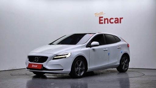 2017 VOLVO V40
