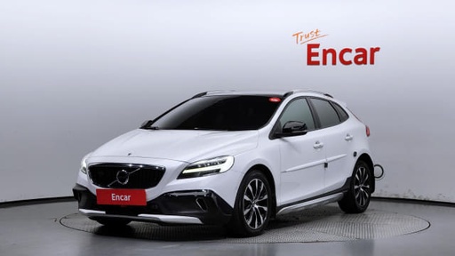 2019 VOLVO V40