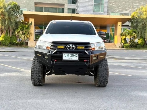 2019 TOYOTA Hilux