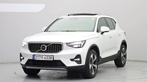 2024 VOLVO XC40