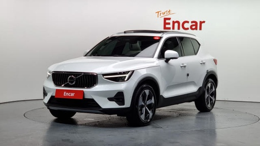2023 VOLVO XC40