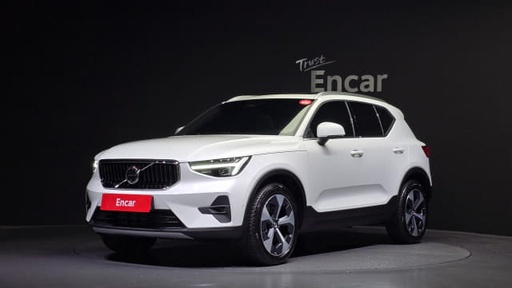 2024 VOLVO XC40