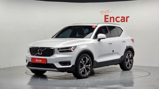 2020 VOLVO XC40
