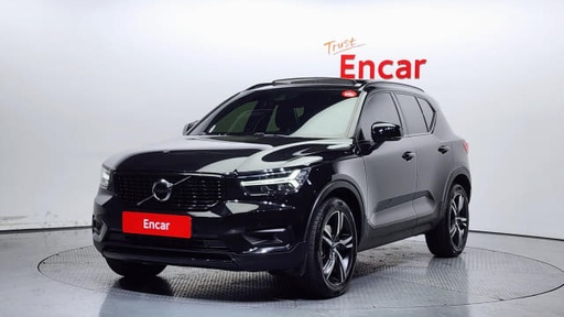 2020 VOLVO XC40