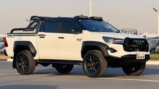 2024 TOYOTA Hilux