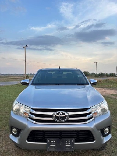 2017 TOYOTA Hilux