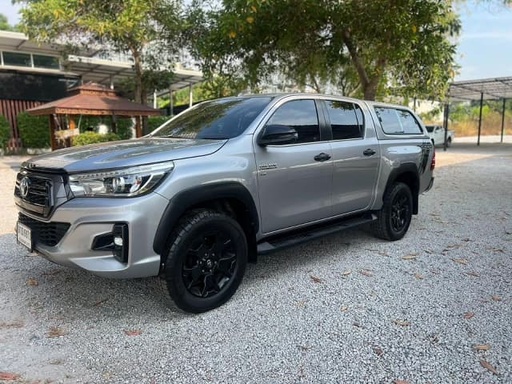 2019 TOYOTA Hilux