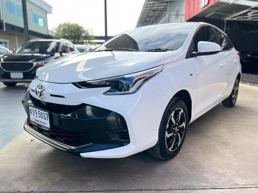2022 TOYOTA Yaris