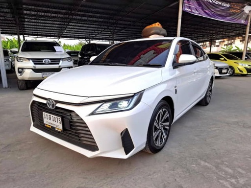 2022 TOYOTA Yaris
