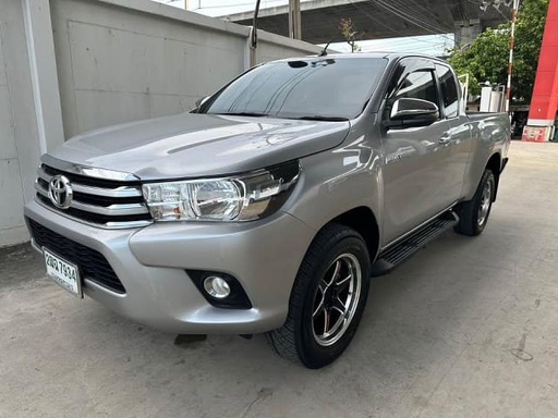 2017 TOYOTA Hilux
