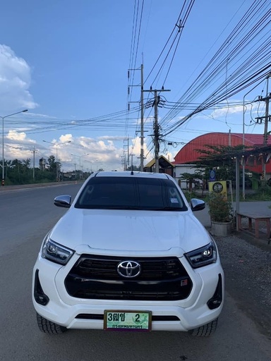 2019 TOYOTA Hilux