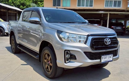 2019 TOYOTA Hilux