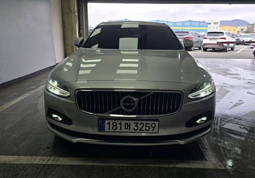2022 VOLVO S90