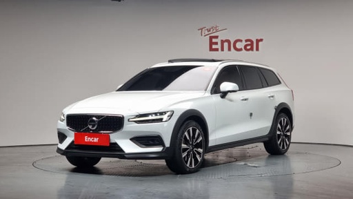 2022 VOLVO V60