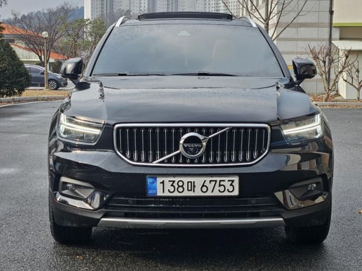 2021 VOLVO XC40