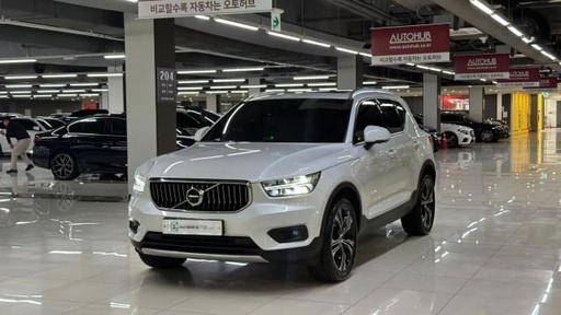 2022 VOLVO XC40
