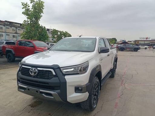 2025 TOYOTA Hilux
