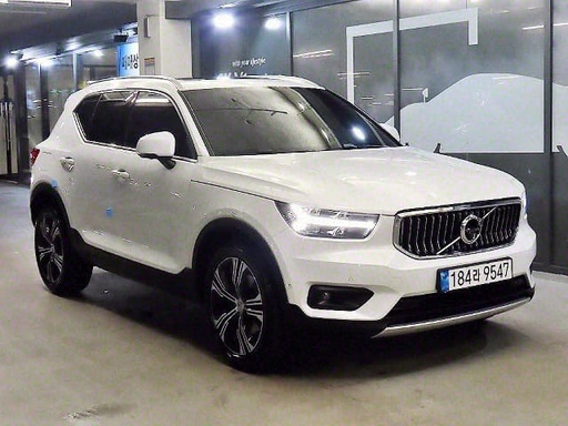 2022 VOLVO XC40