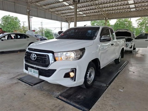 2019 TOYOTA Hilux