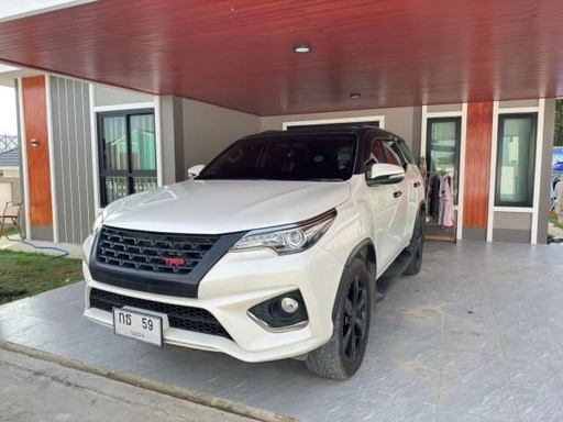 2017 TOYOTA Fortuner
