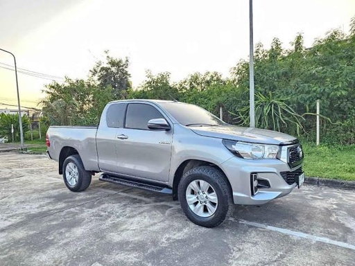 2019 TOYOTA Hilux