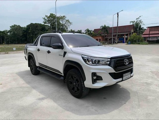 2019 TOYOTA Hilux