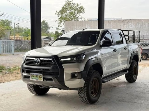 2020 TOYOTA Hilux