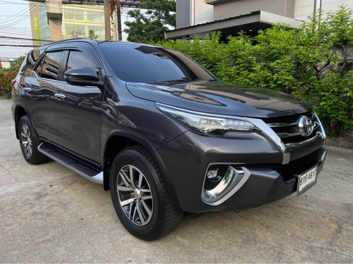 2017 TOYOTA Fortuner