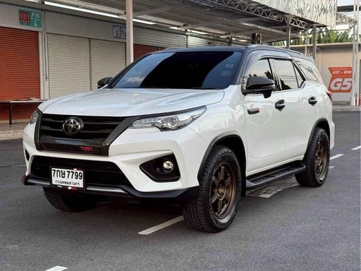 2017 TOYOTA Fortuner