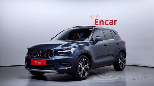 2021 VOLVO XC40