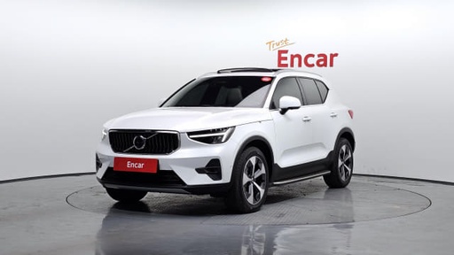 2023 VOLVO XC40
