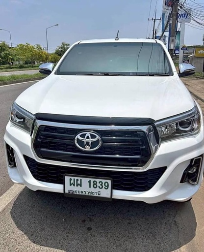 2019 TOYOTA Hilux