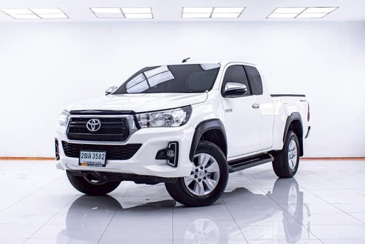 2019 TOYOTA Hilux