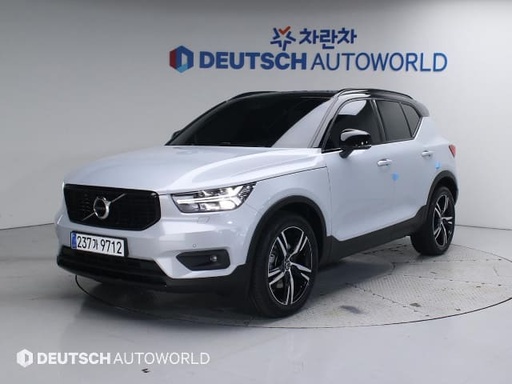 2021 VOLVO XC40