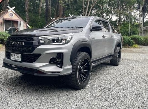2019 TOYOTA Hilux