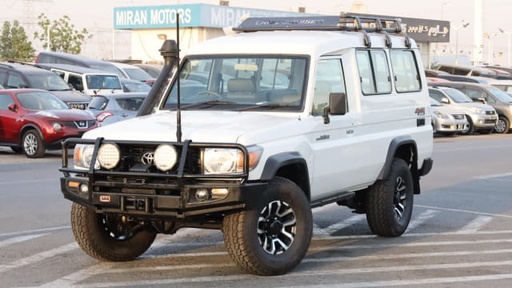 2017 TOYOTA Land Cruiser