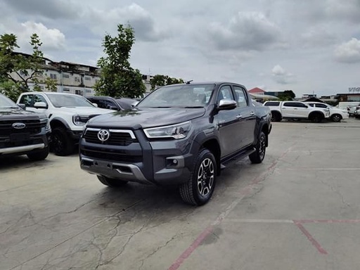 2025 TOYOTA Hilux
