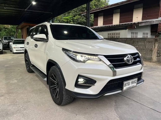 2018 TOYOTA Fortuner