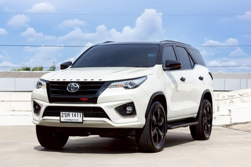 2017 TOYOTA Fortuner