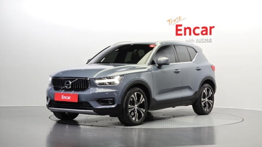 2020 VOLVO XC40