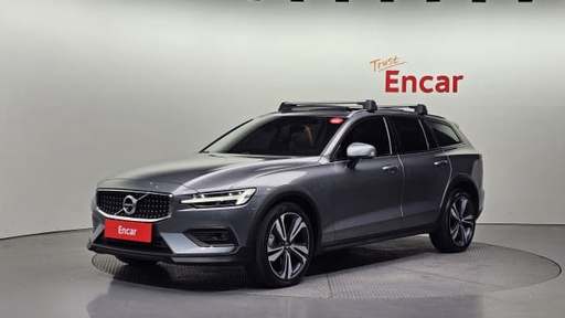 2021 VOLVO V60