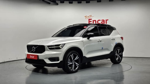 2019 VOLVO XC40